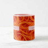 トマトソースのスパゲッティ（名入れ可・お遊びデザイン） ツートーンマグカップ (中央)