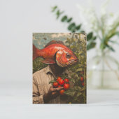 トマト園で頭に魚を飼う人 ポストカード (スタンド正面)