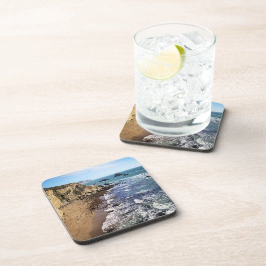 トマーズ・ベイ、カリフォルニアの熱帯の風景、 コースター (右側)