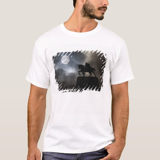 トミスラヴ王の像のシルエット Tシャツ (正面)