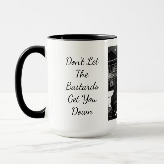 トミー・ウォマックとコーヒーの月曜日の朝のカップ マグカップ (左)