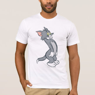 トムは着手した Tシャツ