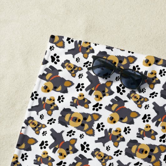 トムボーイトイヨークシャーテリアヨークシャー·テリアーが子犬をなでる ビーチタオル (インサイチュ)