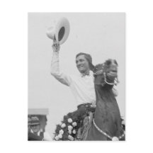 トム・ミックス、帽子を振る