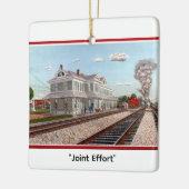 トム・ロックによる"Joint Effort" セラミックオーナメント (左)
