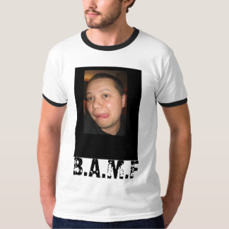 トム、B.A.M.F Tシャツ
