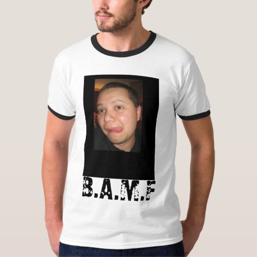 トム、B.A.M.F Tシャツ (正面)