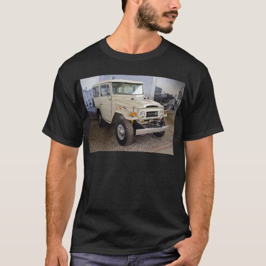 トヨタの土地の巡洋艦BJ40 Tシャツ (正面)