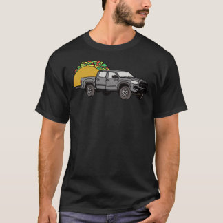 トヨタタコマHauling a Taco 4x4 4wdトラックホイーリング Tシャツ