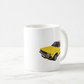 トヨタ・カローラDX KE70の4ドアの黄色 コーヒーマグカップ (正面右)