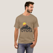 トヨタ マウンテン ロゴ スモール チェスト左 サイズ Tシャツ (正面フル)