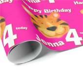 トラの顔の芸術および名前の第4誕生日の覆い ラッピングペーパー (ロールコーナー)