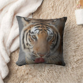 トラは枕に接吻します クッション (ブランケット)