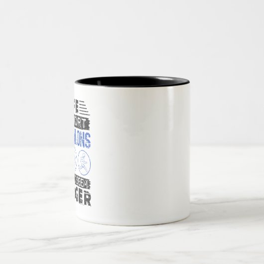 トライアスおもしろいロンのジョークの寿命が短い ツートーンマグカップ (中央)
