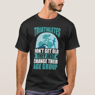 トライアスリートは年を取らない彼らは単に自分を変える Tシャツ