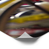 トライアスロンのレースでラックに自転車を搭載 ポスター (角)