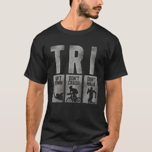トライアスロンの選手がバイクドロウ走ンドクラッシュの壁を泳ぐ Tシャツ