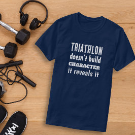 トライアスロンはキャラクターを構築しない、それを明らかにする Tシャツ