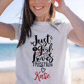 トライアスロンを愛する女クールの子感動的 Tシャツ