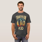 トライアスロン キッズ スポーツ 愛好家 アスリート 少年 Tシャツ (正面フル)