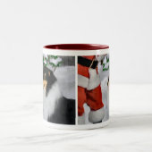 トライカラーのラフなクリスマスプレゼント ツートーンマグカップ (中央)