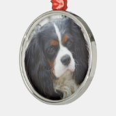 トライカラーカヴァリエキングチャールズスパニエル犬セラミックまたは メタルオーナメント (左)