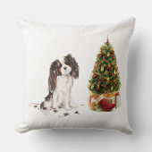 トライカラーキングチャールズスパニエル犬おもしろいクリスマスドッグ クッション (正面)