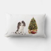 トライカラーキングチャールズスパニエル犬おもしろいクリスマスドッグ ランバークッション (正面)