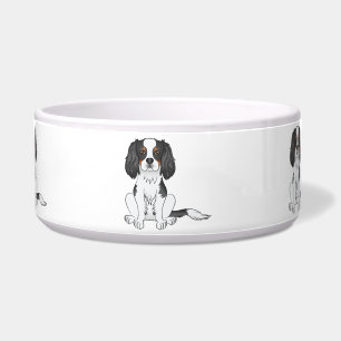 トライカラー キャバリア キング チャールズ スパニエル 犬 座りポーズ ボウル