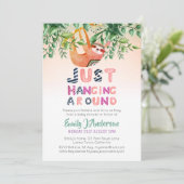 トライバルぶら下がったスロスのまわりにミントグリーンベビー 招待状 (スタンド正面)