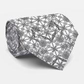 トライバルろうけつ染め – グレー/グレー、黒と白 ネクタイ (ロール)