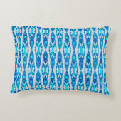 トライバルろうけつ染め – サファイアブルーとシルバーグレー アクセントクッション (裏面)