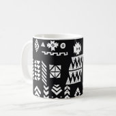 トライバルジオメトリックスタイリッシュス：シームレスな背景。 コーヒーマグカップ (正面左)