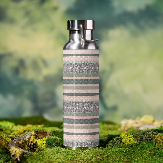 トライバルジオメトリックストライプムッドクロスBohoグリーンベージュ ウォーターボトル (アウトドア)