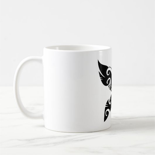 トライバルバタフライタトゥーブラックイはっきりしたンクスタイル コーヒーマグカップ (左)