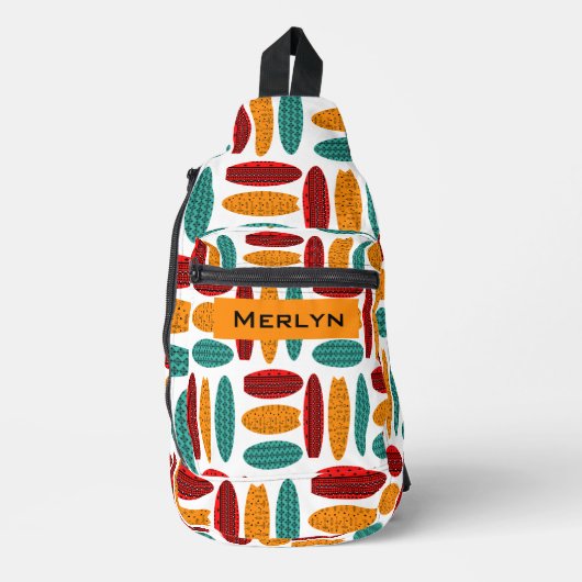 トライバルパーソナライズされたアートサーフィンボードパターン スリングバッグ (正面)