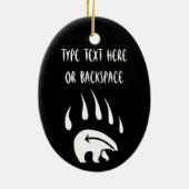 トライバルベアアートオーナメントカスタムベアーキープサケ セラミックオーナメント (裏面)