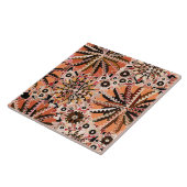 トライバルマンダラプリント、タウペタンとベージュ タイル (側面)