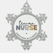 トラウマパーソナライズされたナース外傷看護ギフト スノーフレークピューターオーナメント (正面)