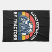 トラクタおもしろいーとシャツの農家Fに簡単に気を取られる キッチンタオル (横)