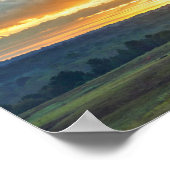 トラクターと干しベール、テキサス州牧場サンライズ ポスター (角)