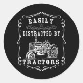 トラクターに容易に気を取られる農業おもしろいデザイン ラウンドシール (正面)