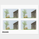 トラクターのある納屋の風景 長方形シール (シート)