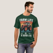 トラクターのある農場生活は最高の暮らし Tシャツ (正面フル)