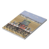 トラクターはシードコーンのプランターを引っ張る。 ノートパッド (回転)