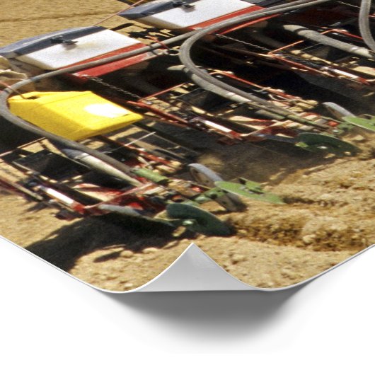 トラクターはシードコーンのプランターを引っ張る。 ポスター (角)