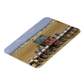 トラクターはシードコーンのプランターを引っ張る。 マグネット (左側)