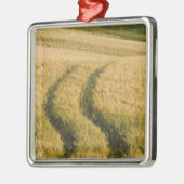 トラクターは、イタリア、トスカーナ州、小麦を追跡 メタルオーナメント (左)