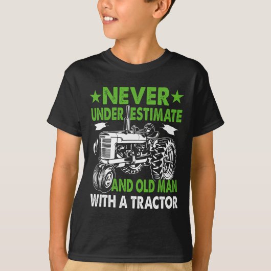 トラクターを持つ老人を決して過小評価しない Tシャツ (正面)