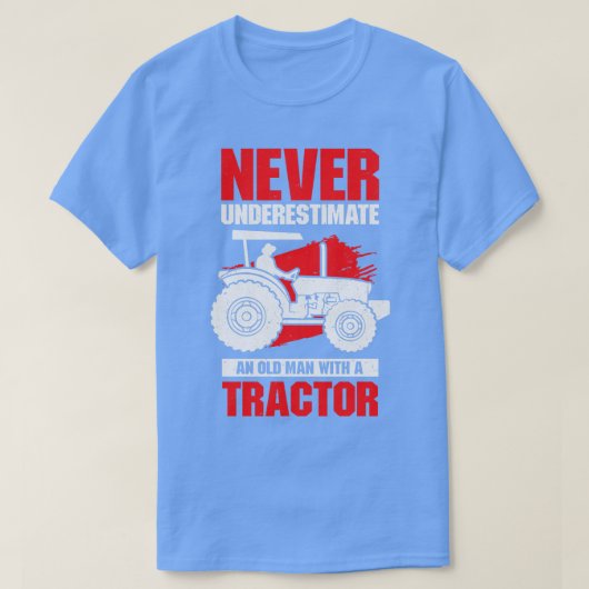 トラクターを持つ老人を決して過小評価しない Tシャツ (デザイン正面)